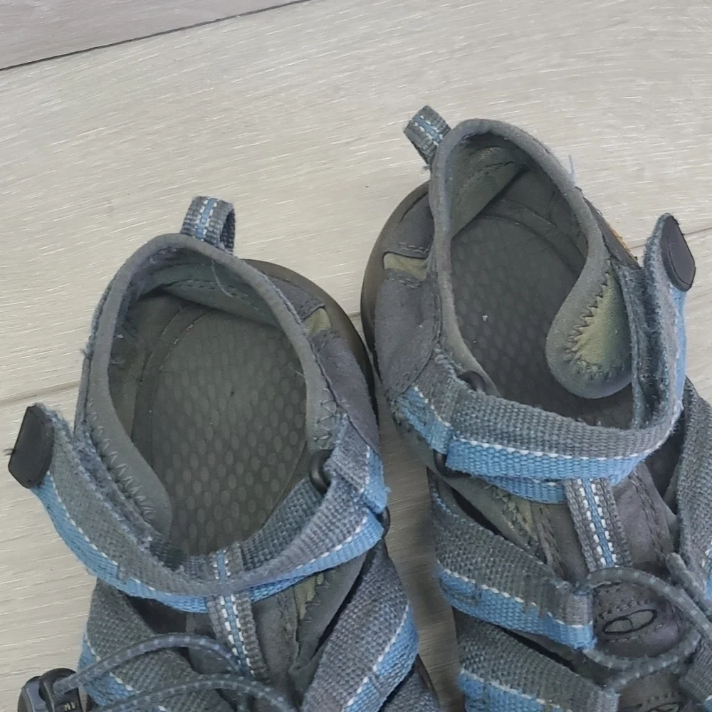 Keen Boys Kids Outdoor Sandals Fisherman Hiking Shoes sz 4